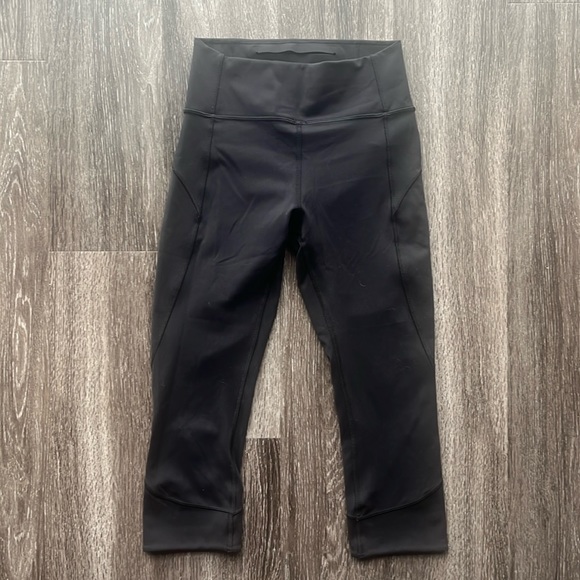 Lululemon In Movement Crop Everlux | Black | Size 4 - Picture 3 of 6